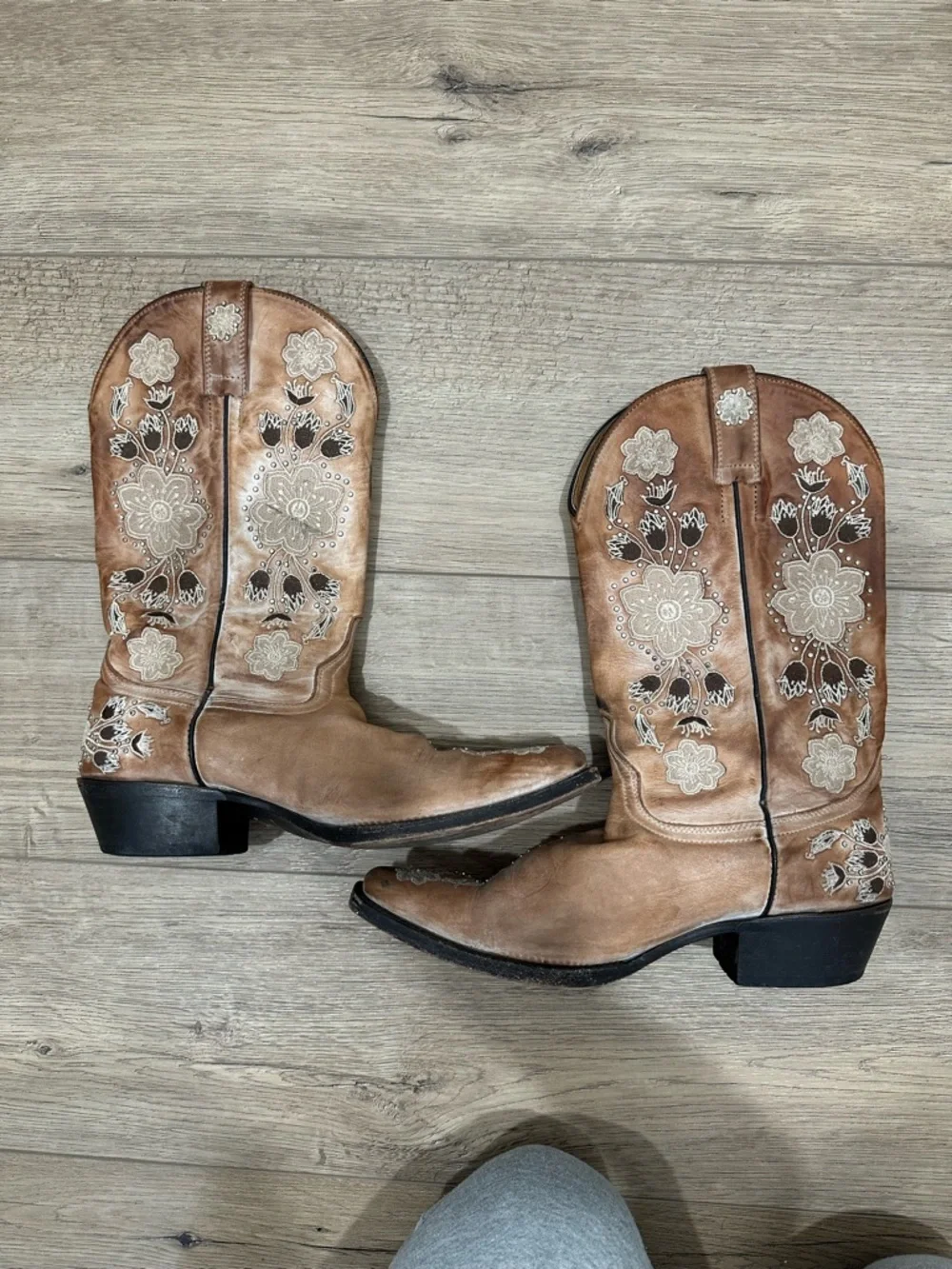 Shyanne Women’s Embroidery floral Tan Leather Western Cowboy Cowgirl Boots 8 - Picture 7 of 10